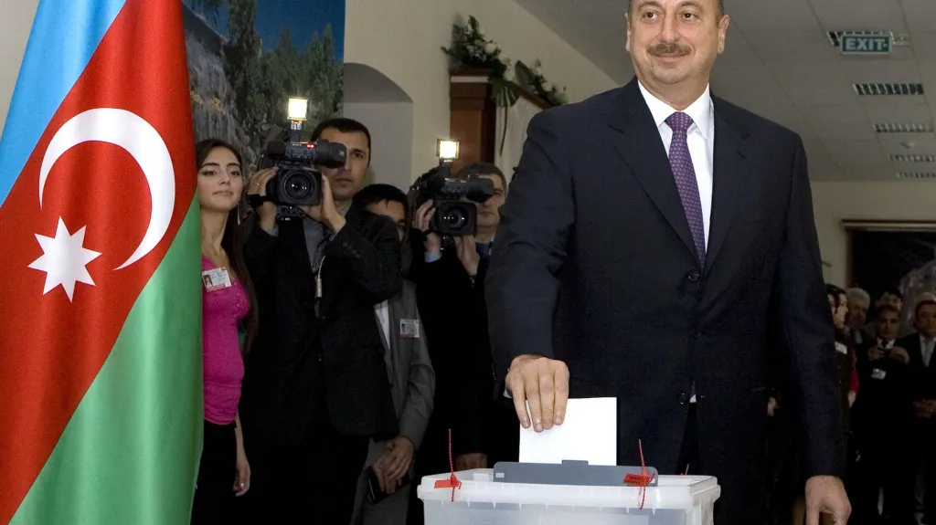 Azerbajdžánský prezident Ilcham Alijev u voleb