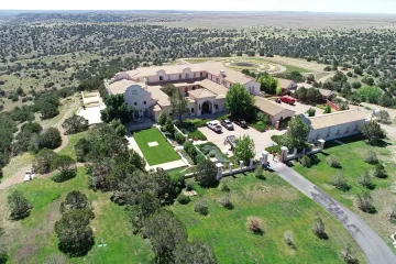 Nové Mexiko vyšetřuje tvrzení o dívkách z ciziny pohřbených u Epsteinova ranče