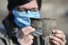 Archeologové v Brně odkrývají pozůstatky středověké vesnice i pravěkého osídlení 