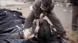 Těla neznámých syrských mužů nalezených v řece Quweiq