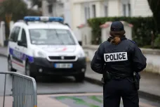 Francouzská policie ukončila nelegální taneční party, Řecko zpřísní opatření