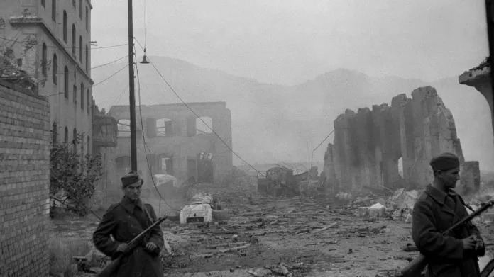 Muniční sklad v Ústí nad Labem po výbuchu v červenci 1945