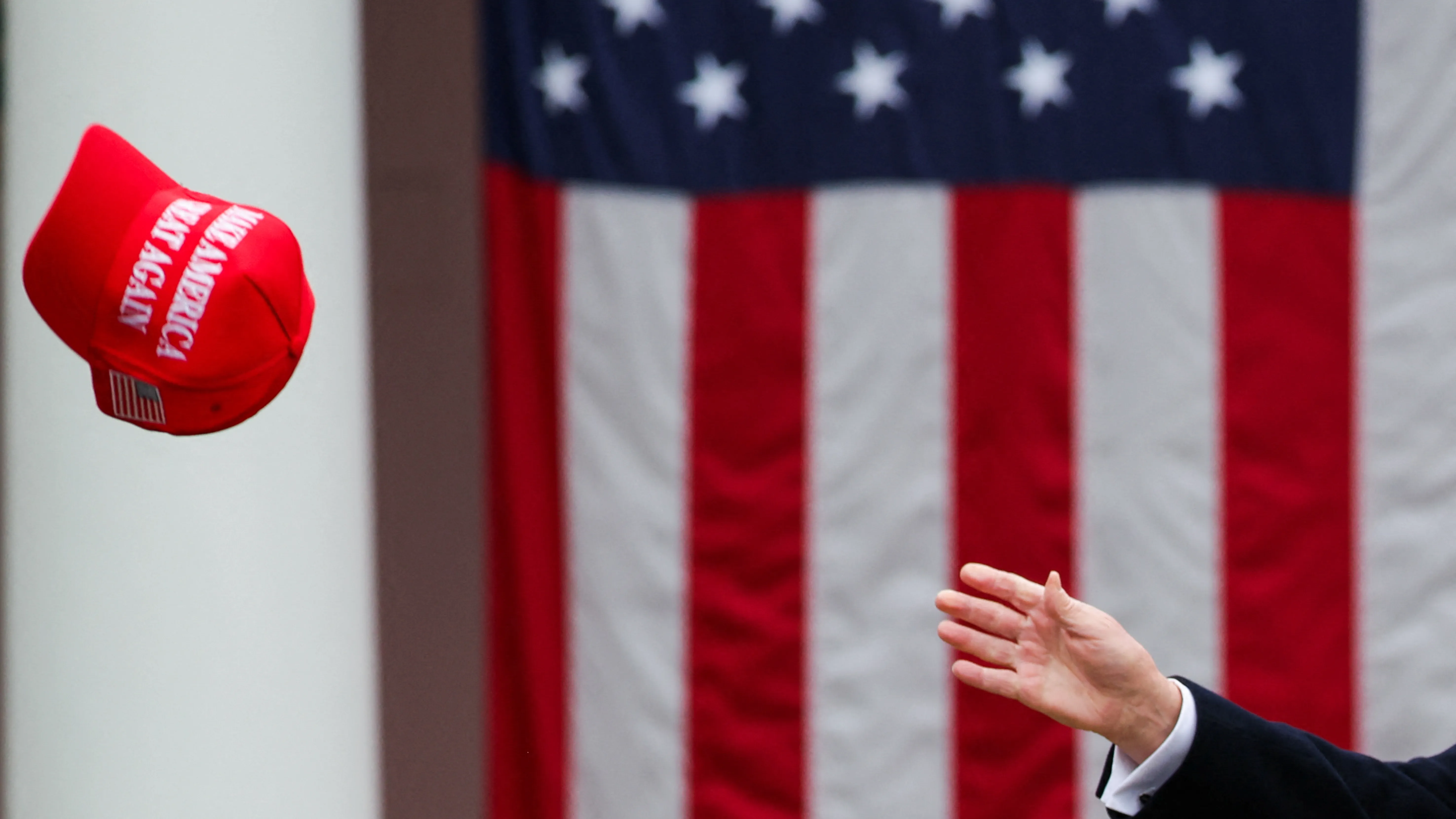 Možné zapojení USA do konfliktu Izraele s Íránem štěpí Trumpovy příznivce