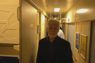 Samopaly, vypnuté telefony i speciální útvar. Co se dělo na prezidentské cestě na Ukrajinu