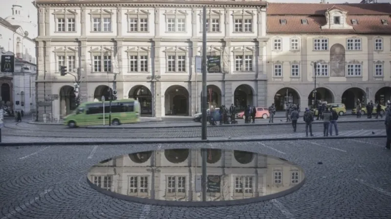 Instalace na Malostranském náměstí