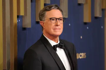 CBS zatrhla vysílání rozhovoru s demokratem, uvedl moderátor Colbert