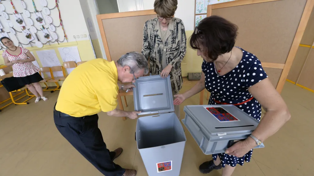 Členové volební komise