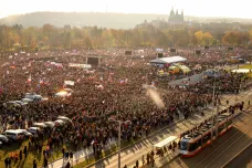 Dvacet výjevů z letenské demonstrace Milionu chvilek pro demokracii