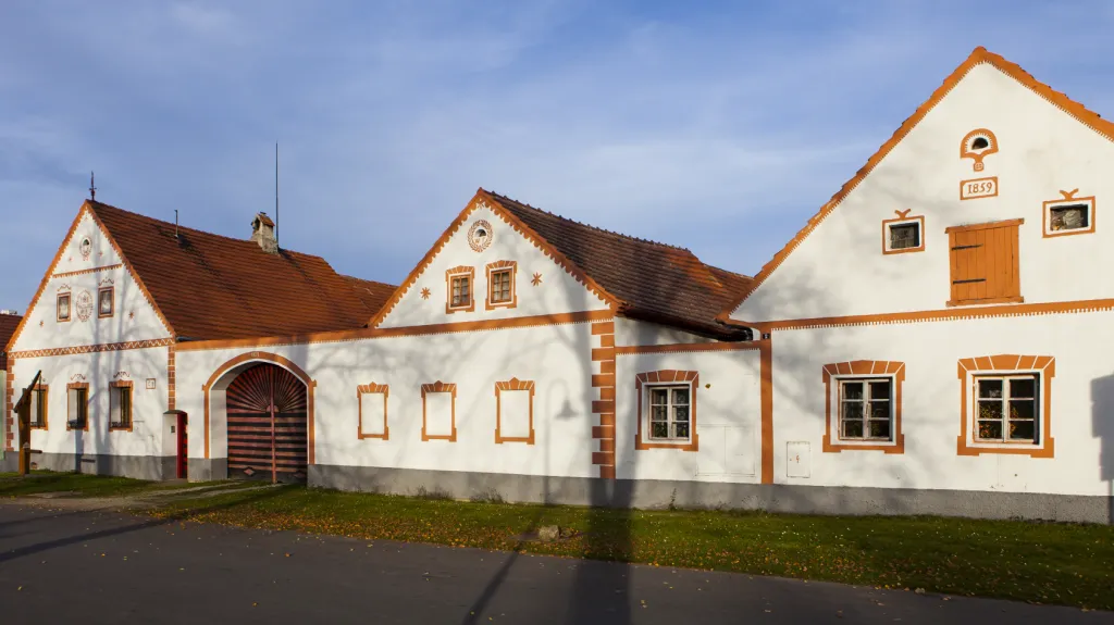 Holašovice v jižních Čechách jsou od roku 1995 památkovou rezervací. Od roku 1998 je obec zapsána na seznamu světového dědictví UNESCO.