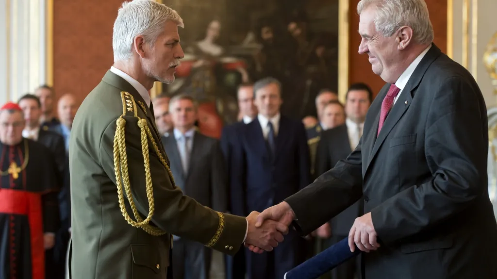 Prezident Zeman povýšil Petra Pavla na armádního generála