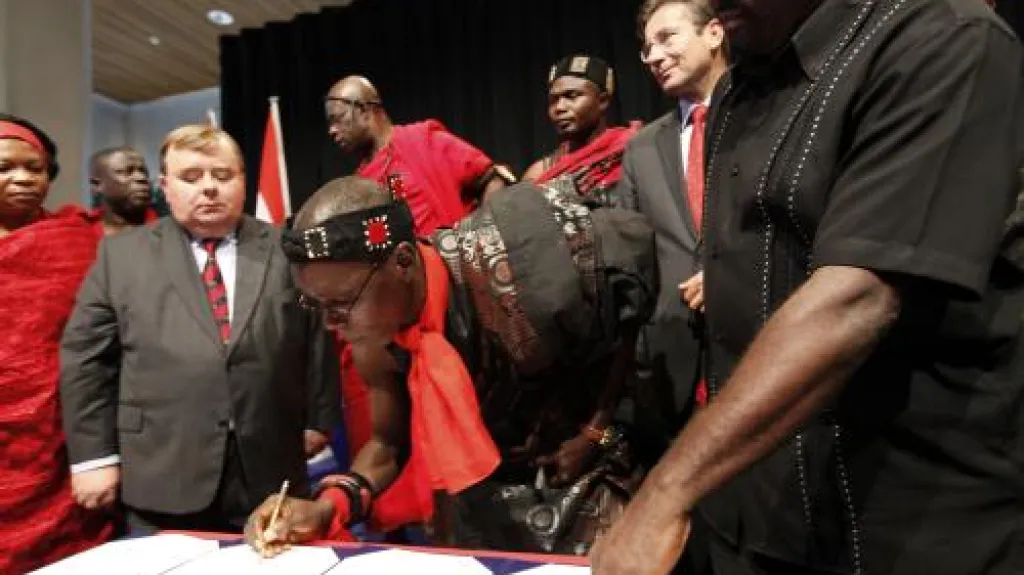 Nizozemsko oficiálně vrátilo Ghaně hlavu náčelníka