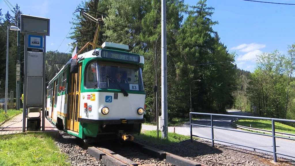 Tramvaj mezi Libercem a Jabloncem nad Nisou