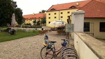 Areál zámku Ctěnice