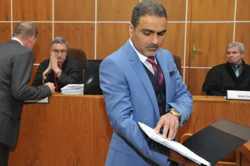 Advokáti Íránce Zadeha neúspěšně zavalili soud námitkami. Proces kvůli daňovým únikům začal