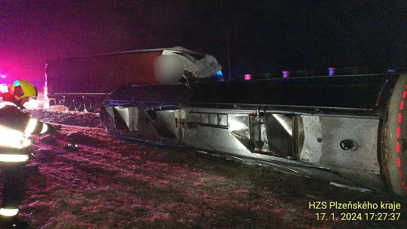 Nehoda dvou kamionů