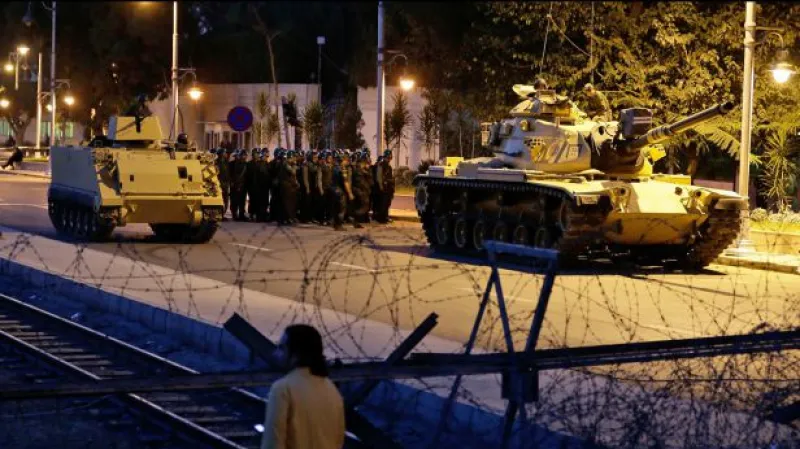 Mursí pošle do ulic Káhiry armádu