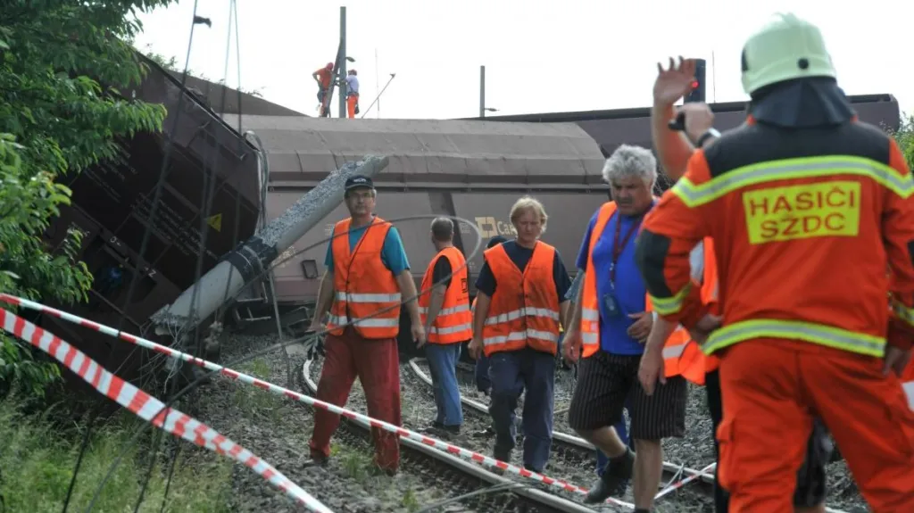 Vykolejený vlak u Topolan na Vyškovsku