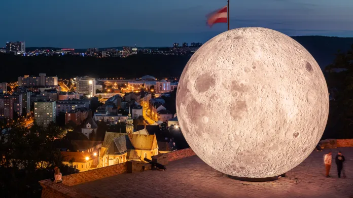 Obří nafukovací Měsíc v Brně
