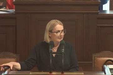 Sněmovna schválila obrannou smlouvu s USA. O důchodech bude dál jednat v pátek
