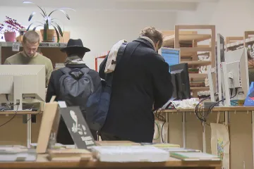Vánoce nebudou tak štědré jako loni, ukazuje průzkum. V kurzu jsou dárky z druhé ruky