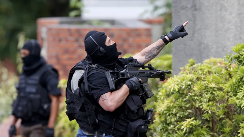 Francouzská speciální jednotka zasahuje v kostelu Saint-Étienne du Rouvray