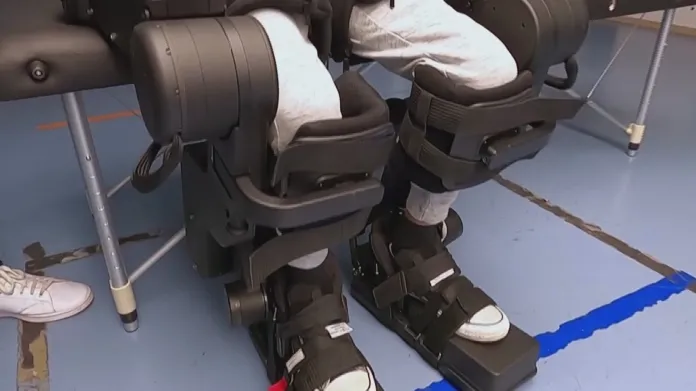 Robotická výpomoc pro handicapovaného chlapce