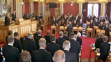 Norský parlament uctil památku obětí masakru z 22. července