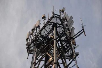6G síť jako nabíječka: Vědci navrhují technologii, která by dodávala energii přístrojům na lidském těle