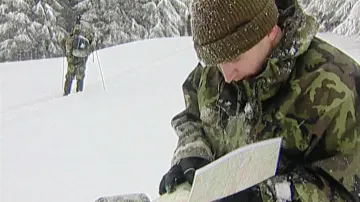 Vojáci řeší úkoly na Winter survival