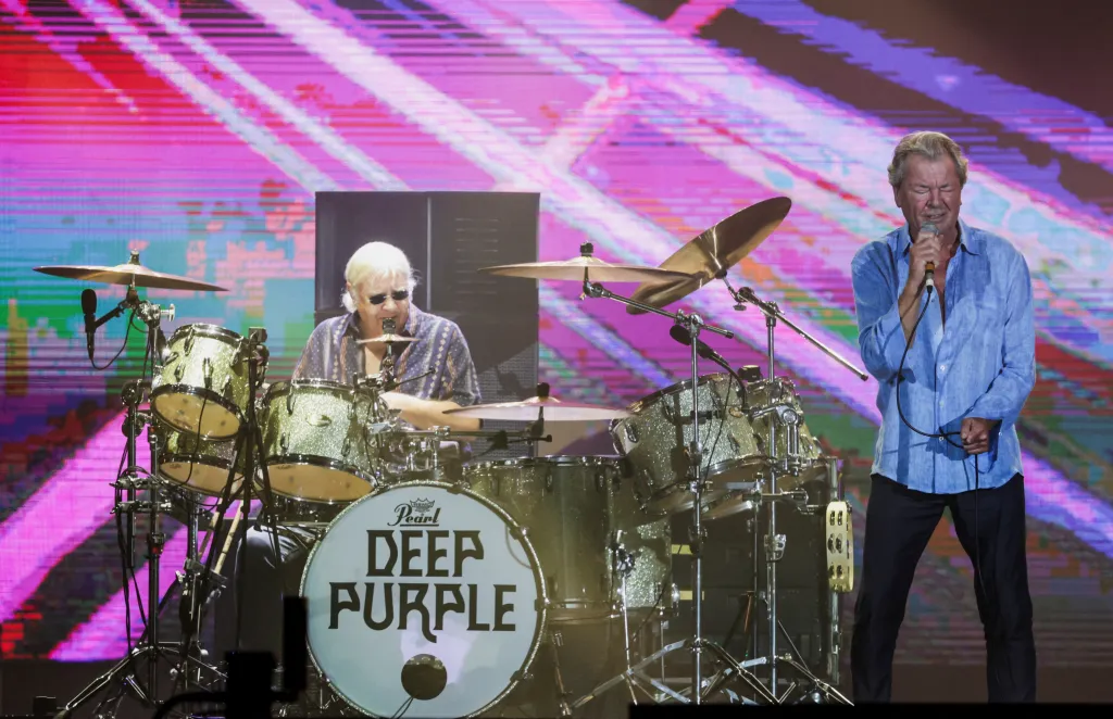 Rocková formace Deep Purple se z hudební scény ještě odejít nechystá. Že ještě není čas, chce přesvědčit i fanoušky, kteří dorazí 7. října na pražský koncert této formace
