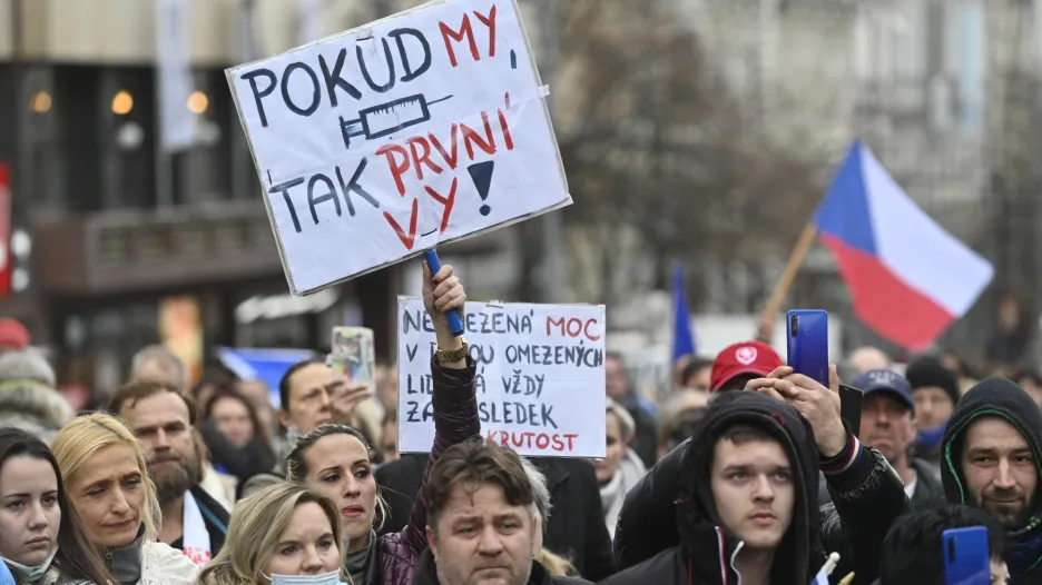 Protestující na Václavském náměstí