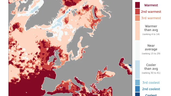 Odchylka povrchových teplot vody u Evropy od průměru