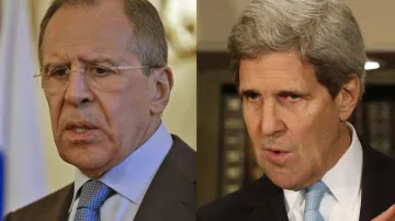 Sergej Lavrov a John Kerry po londýnském jednání