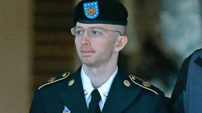 Bradley Manning přijíždí k soudu