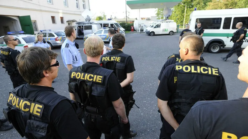 Policejní těžkooděnci v Rumburku