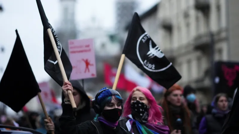 Pochod za svobodu zorganizovaný Antifou v listopadu 2022 ve Varšavě