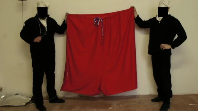 Umělci ze skupiny Ztohoven se „Špinavým prezidentovým prádlem“