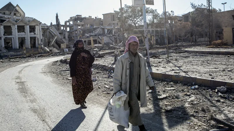 Město Rakká bylo od svého dobytí Islámským státem hlavním sídlem a baštou teroristů. Po jeho osvobození se do něj pomalu vrací obyčejný život.