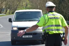 Ombudsman se zastal řidiče, který podle policistů za jízdy telefonoval 
