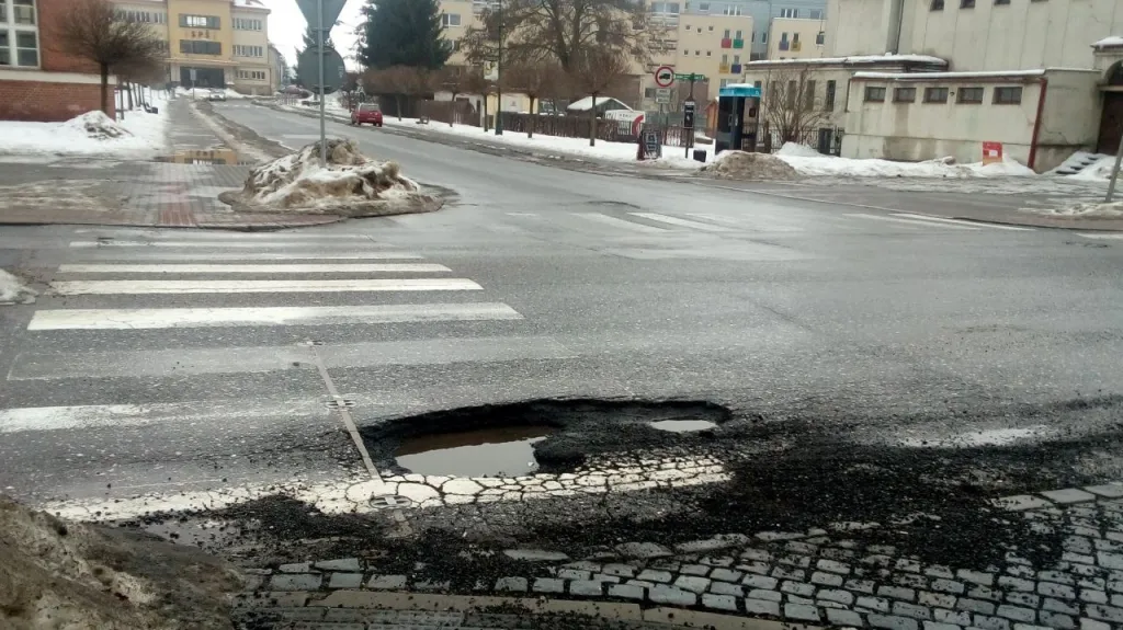 Výmol v jičínské ulici Smiřických