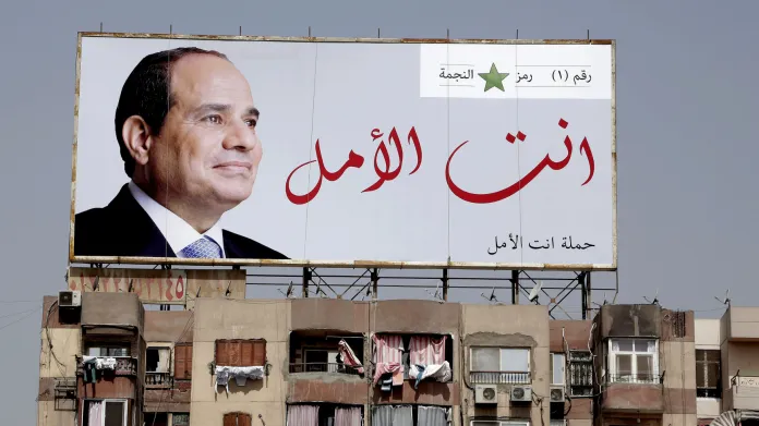 Sísího předvolební plakáty v Káhiře s nápisem "Vy jste naděje"