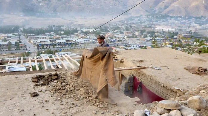Následky zemětřesení v afghánském Badachšánu