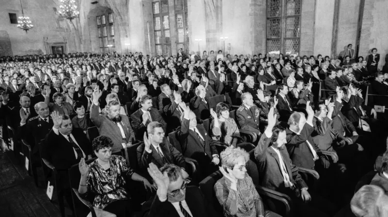 Poslanci hlasují o zvolení Václava Havla prezidentem ČSSR, 29. 12. 1989