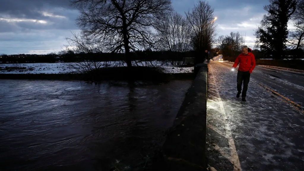 Zaplavený most v Didsbury