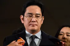 V Jižní Koreji začal soud se šéfem Samsungu. Obhajoba všechna obvinění odmítla 