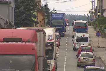 Kamiony z Černé Hory nezmizí. Ministerstvo zatím nesouhlasí s objížďkou