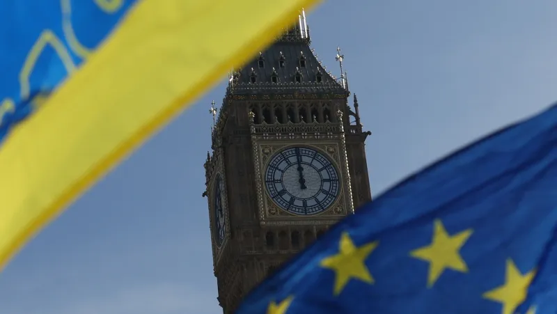 Deset let po referendu Británie znovu hledá cestu k EU