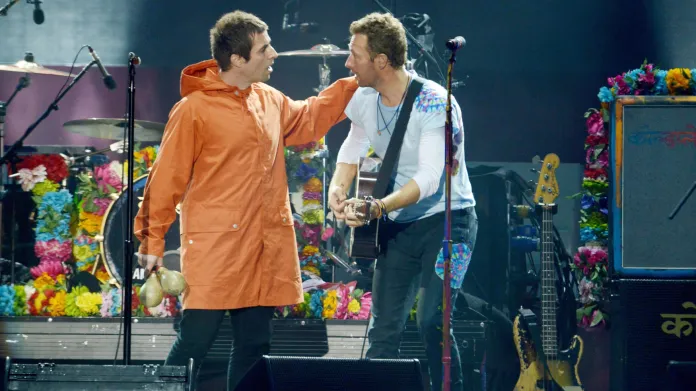 Liam Gallagher a Chris Martin