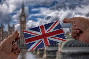 Delta varianta covidu vzbuzuje v Británii obavy. Má jiné příznaky, snadněji se přenáší a může odolávat protilátkám