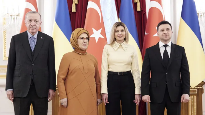 Recep Tayyip Erdogan, Emine Erdoganová, Olena Zelenská a Volodymyr Zelenskyj
